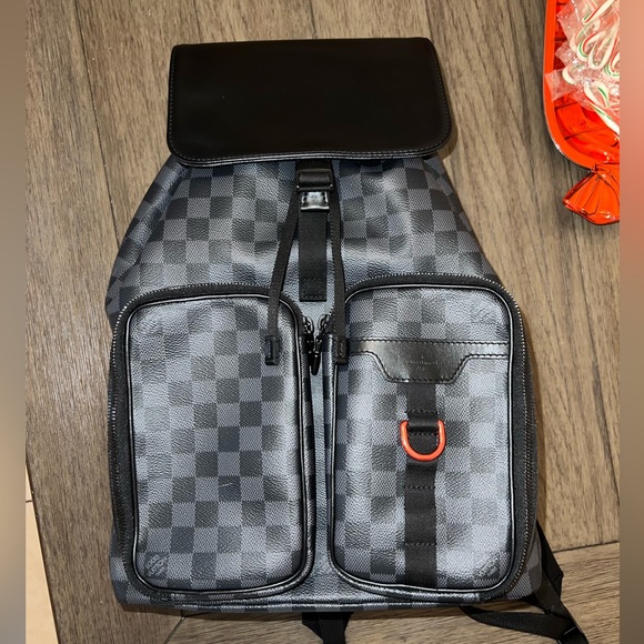 Louis Vuitton Utility Backpack - Picture 12 of 12